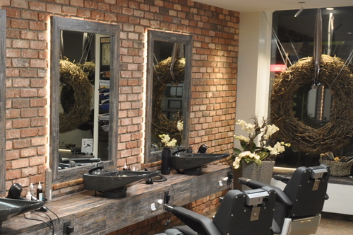 Herrensalon im Erdgeschoss